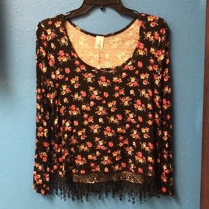 Floral lace fringe top